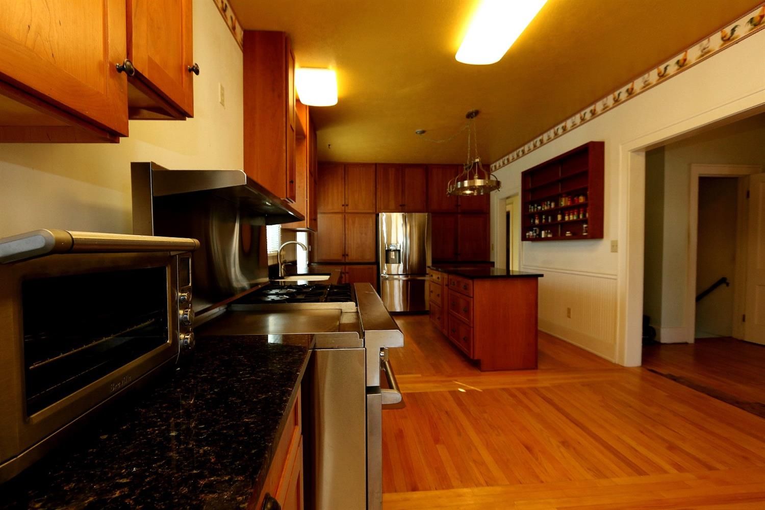 220 Lakeside Dr, Walkerton, IN 46574